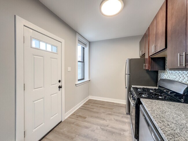 Foto del edificio - 4412 N Wolcott Ave