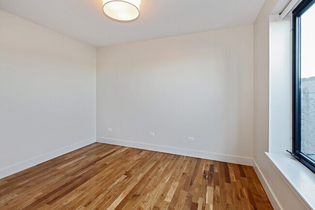Foto del edificio - 8 W Burlington Ave