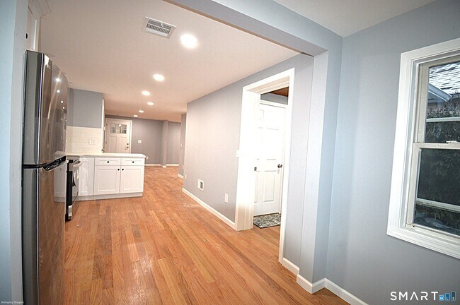 Foto del edificio - 17 Railroad Ave