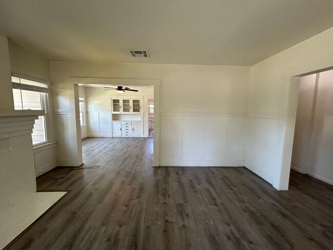 Building Photo - 961 W 19th St