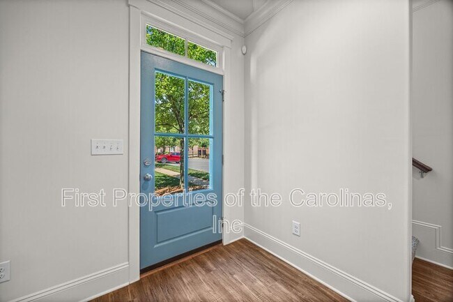 Building Photo - 706 Kingsley Way