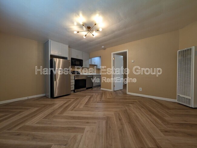 Foto del edificio - 14772 Midland Rd