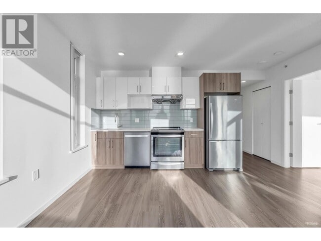 Building Photo - 900-3900 Carnarvon St
