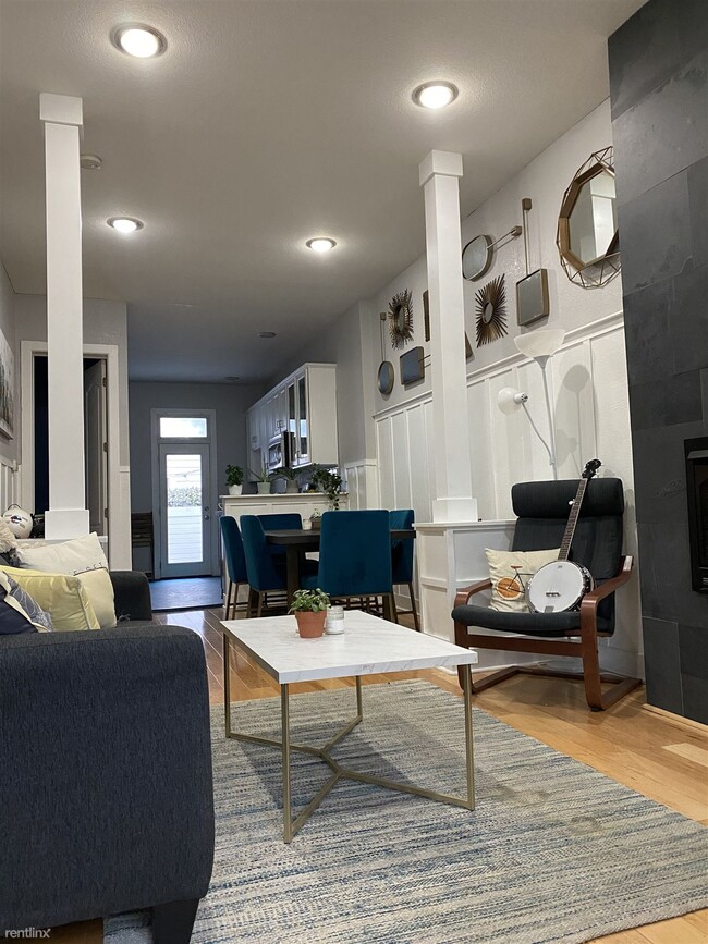 Foto del edificio - 2 br, 1 bath Townhome - 1309 East 31st Avenue