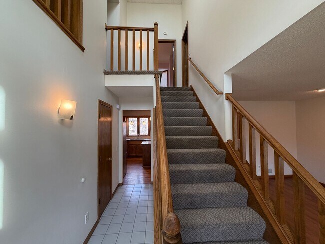 Foto del edificio - Beautiful 5 Bedroom 3 Bath Home for Rent in Lakeville!! Available NOW!