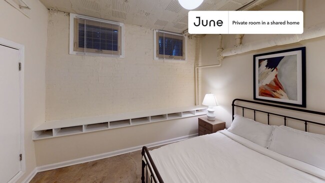 Building Photo - Room in Shared 5 bed/2 bath home