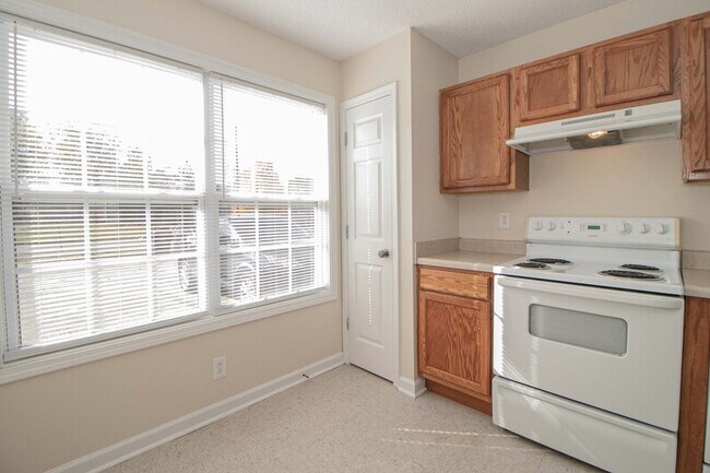 Foto del edificio - 299 Raleigh Dr