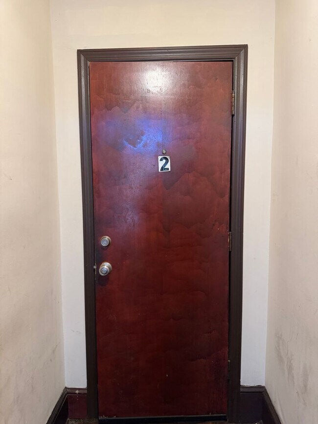 Building Photo - 556 Salem Ave