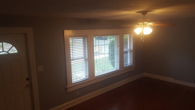 Livingroom - 121 Avery St