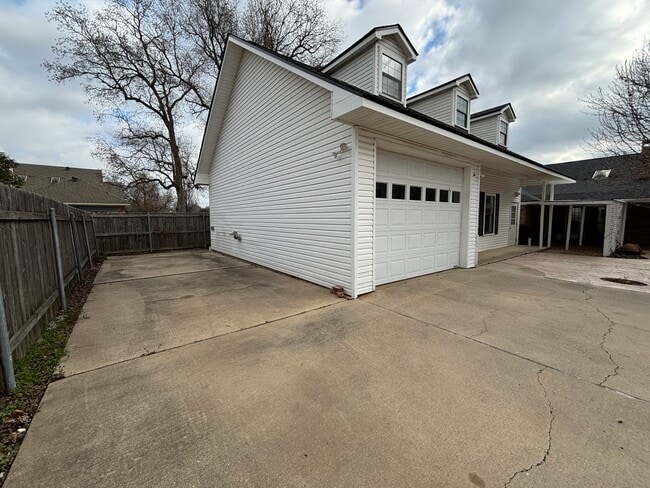 Building Photo - Detached 1100 Workshop and Bonus Room that...