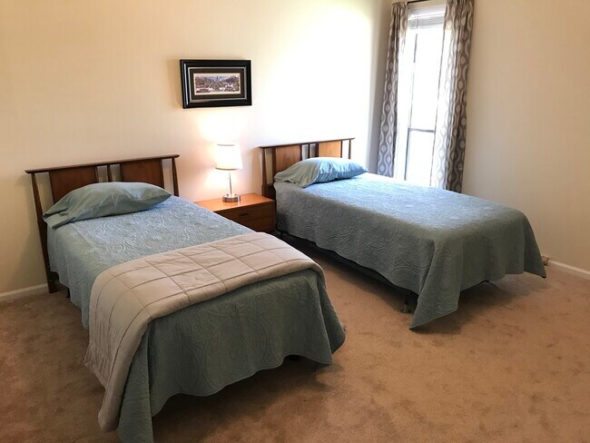 Bedroom 2: Twin beds - 500 Aries Dr