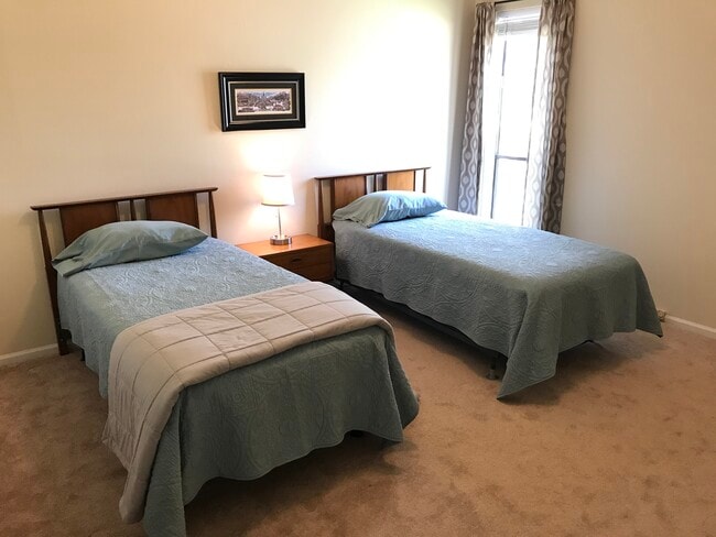 Bedroom 2: Twin beds - 500 Aries Dr