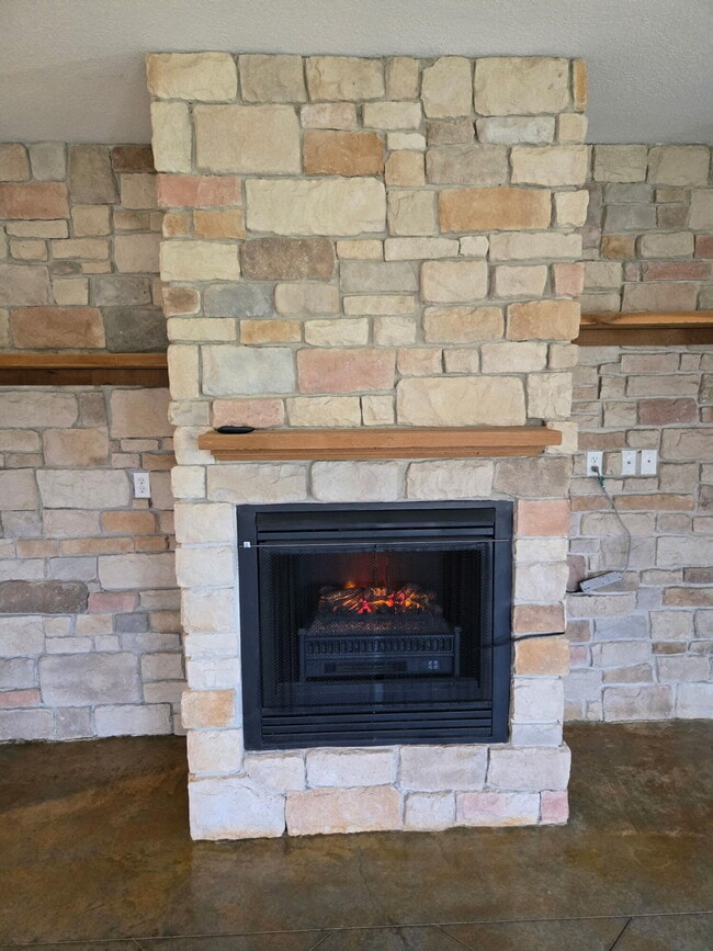 Building Photo - 9424 N Boatman Hill Rd