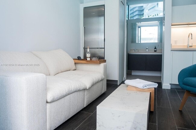 Building Photo - 851 NE 1st Ave