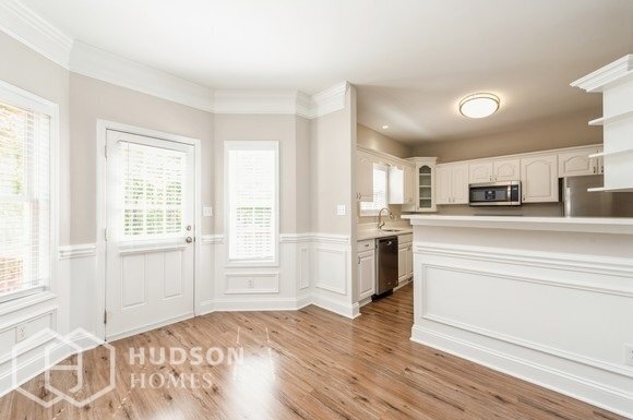 Building Photo - NOW AVAILABLE! - 843 Saint Andrews Place, ...