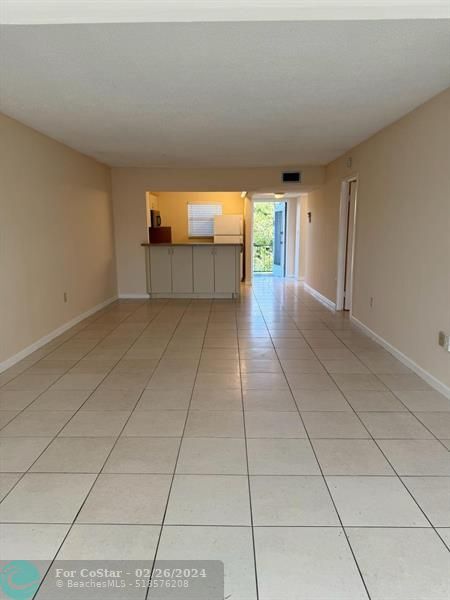 Foto del edificio - 8321 Sands Point Blvd