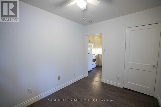 Photo du bâtiment - 8 Brookmount Rd