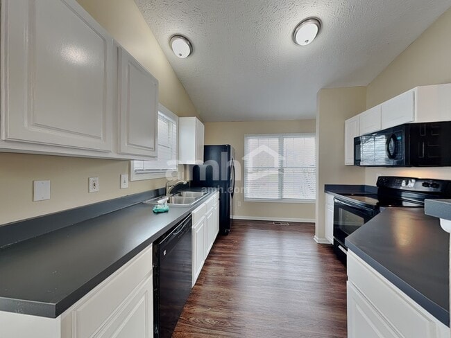Building Photo - 2855 Southfield Village Dr