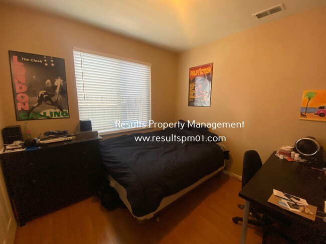 Building Photo - 4 br, 3 bath House - 1734 Pico Rivera Dr