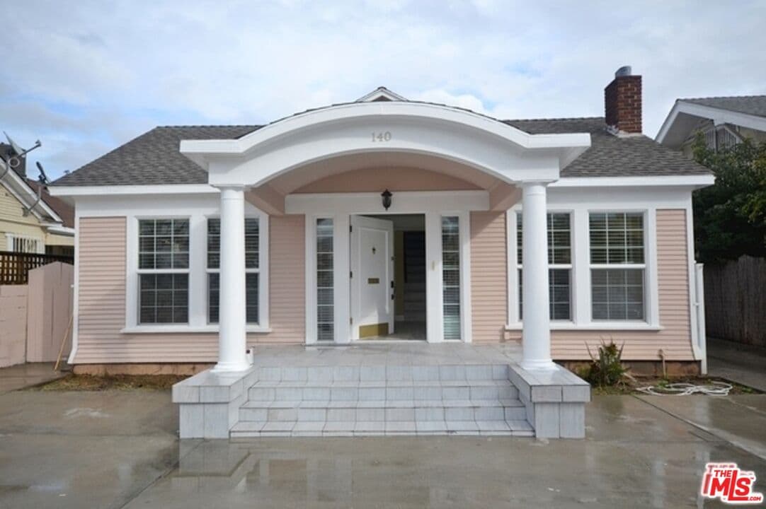 Primary Photo - 140 Serrano Ave