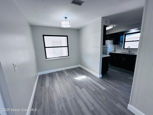 Building Photo - 1076 Hermosa Dr