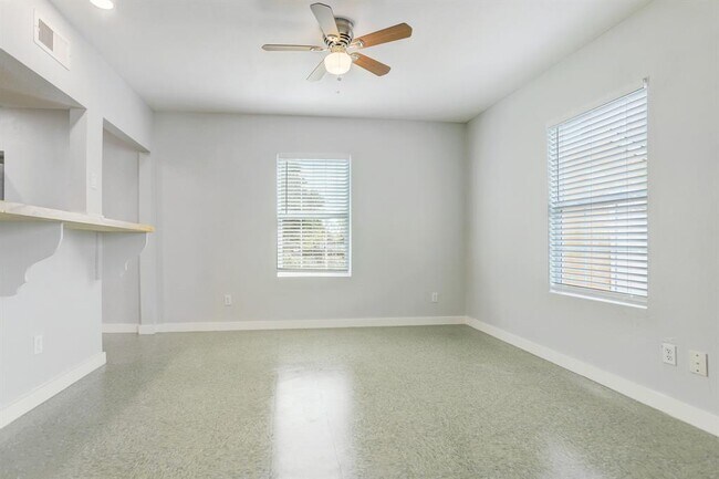 Foto del edificio - 3345 Reeves St