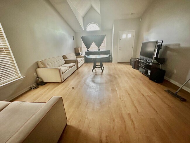 Building Photo - 12810 English Walnut Ln