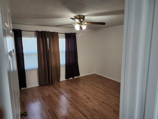 Building Photo - 2751 S Pines Dr
