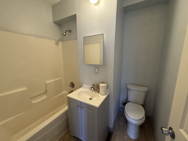 Foto del edificio - 2938 Dupont Ave N