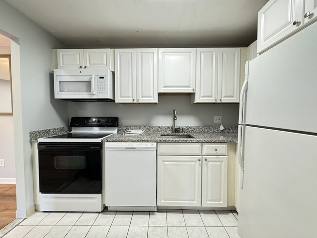 Building Photo - 54 Fountain Ln