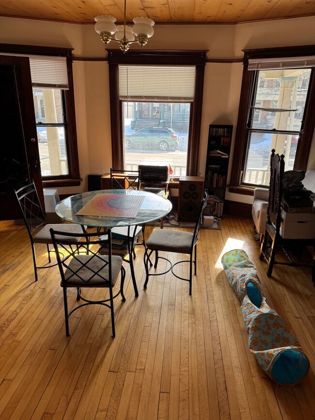 Building Photo - Jenifer Street Living