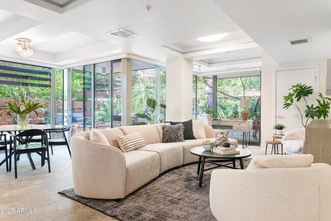 Foto del edificio - 7117 E Rancho Vista Dr