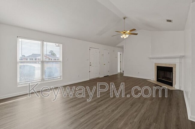 Foto del edificio - 2807 Crosscreek Rd