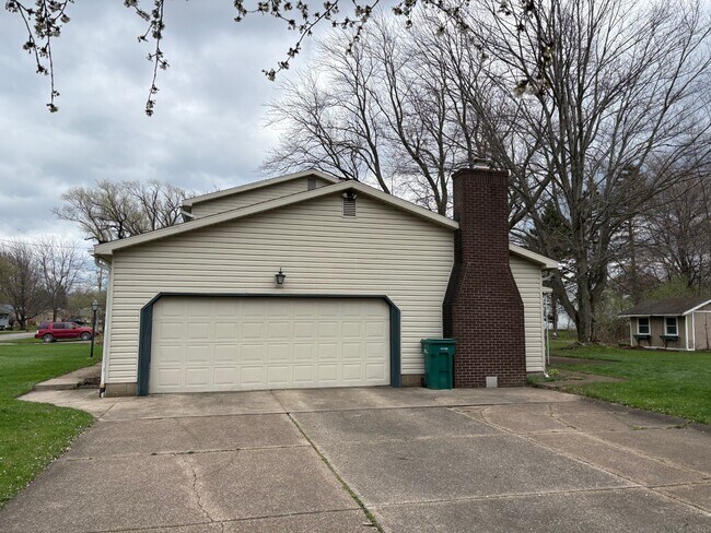 Foto del edificio - 3603 Brierwood Dr