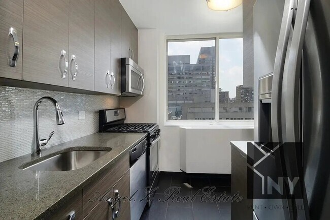Foto del edificio - 349 W 34th St.