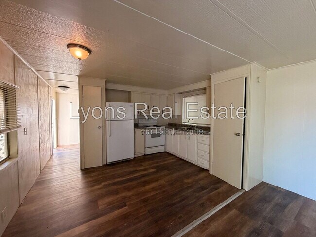Building Photo - 7555 Ebson Dr