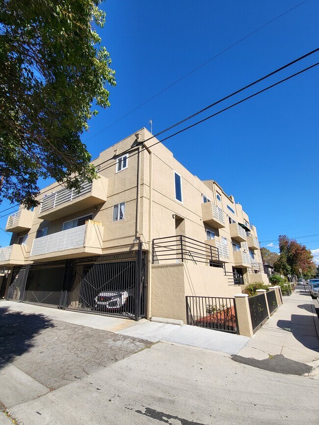 Building Photo - 14105 Califa St