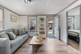 Building Photo - 2 Island Path