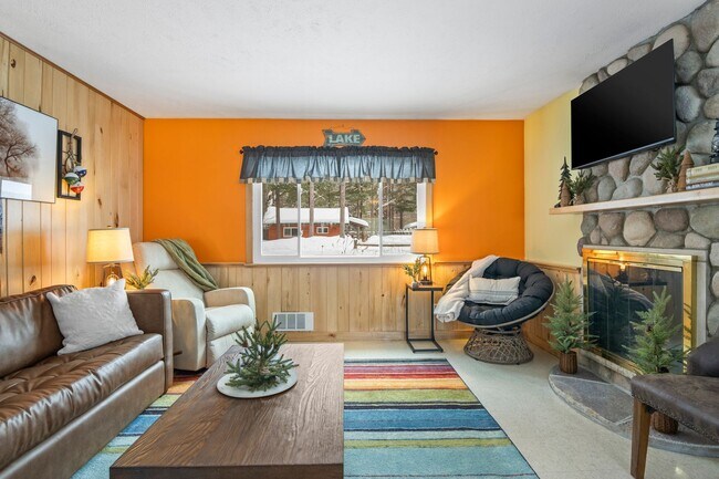 Foto del edificio - Fully Furnished 2-Bedroom Home Near Hodenp...
