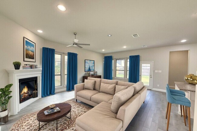 Foto del edificio - Gorgeous 4-Bedroom Home in Woodbridge Esta...