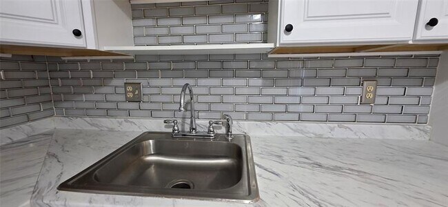 Foto del edificio - 1381 Sussex Dr