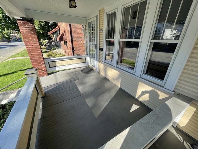 Foto del edificio - 2956 Indianola Ave