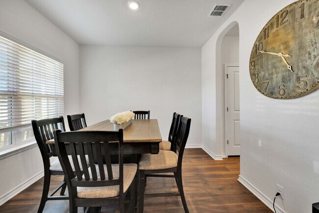 Building Photo - Beautiful 5 bedroom home available in NW S...