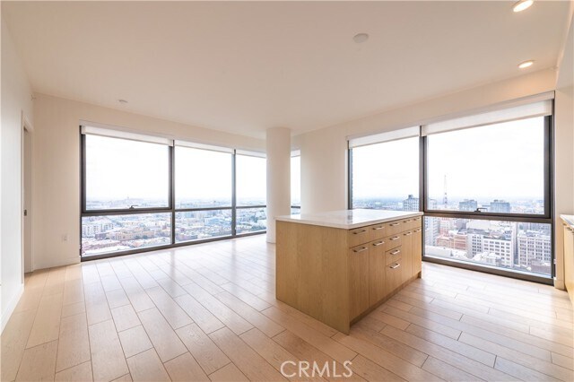 Building Photo - 400 S Broadway