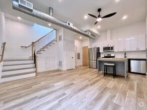Building Photo - 375 Monmouth St