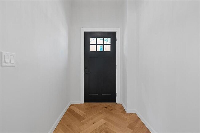 Building Photo - 295 38th St