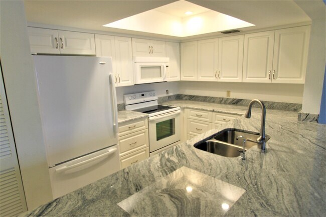 Building Photo - PRICE DROP!!!***TIMBERWOOD CIRCLE ** NAPLE...