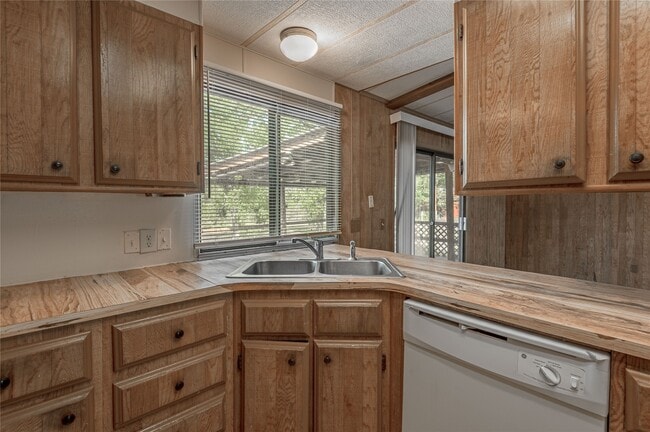 Building Photo - 30 Allen Dr