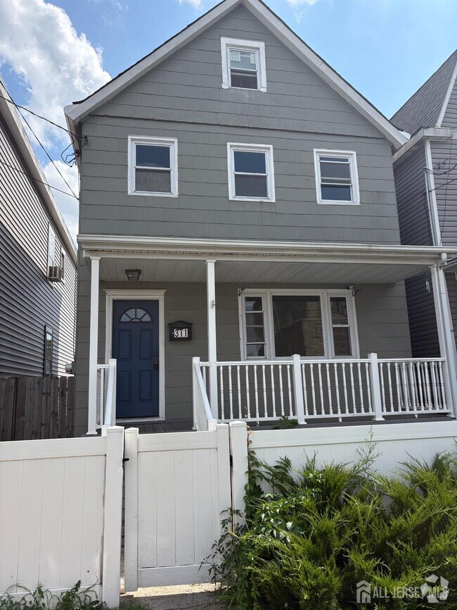 Building Photo - 311 Barclay St