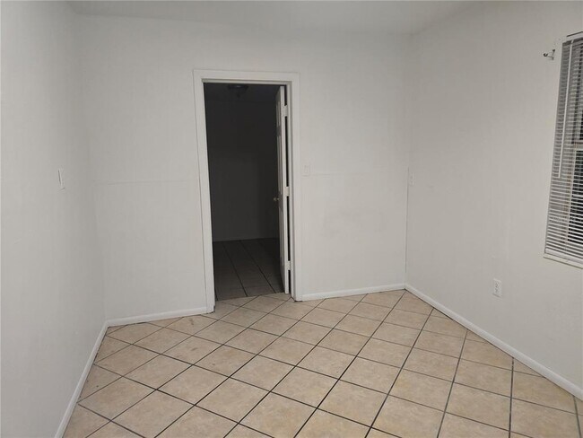 Building Photo - 940 Osborne Dr